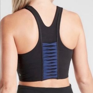 Athleta Twist Conscious Crop in Powervita